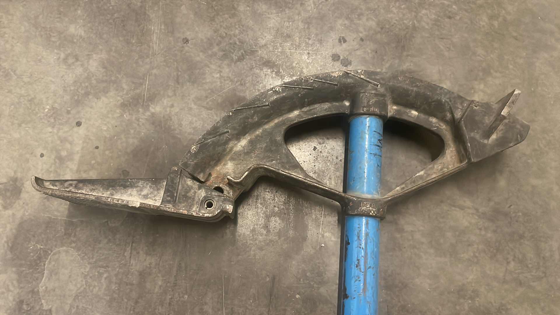 Photo 1 of DUCTILE IRON BENDER 74-006 W/HANDLE - 1-1/4" EMT, 1 IN. RIGID & 1" IMC