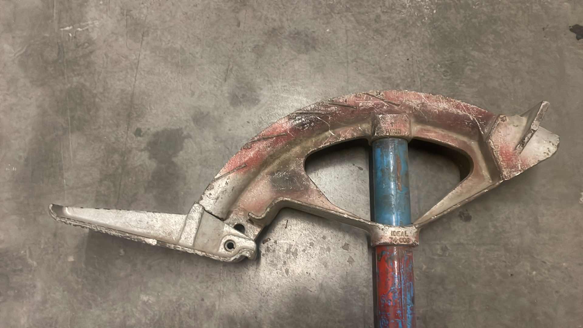 Photo 1 of DUCTILE IRON BENDER 74-006 W/HANDLE - 1-1/4" EMT, 1 IN. RIGID & 1" IMC