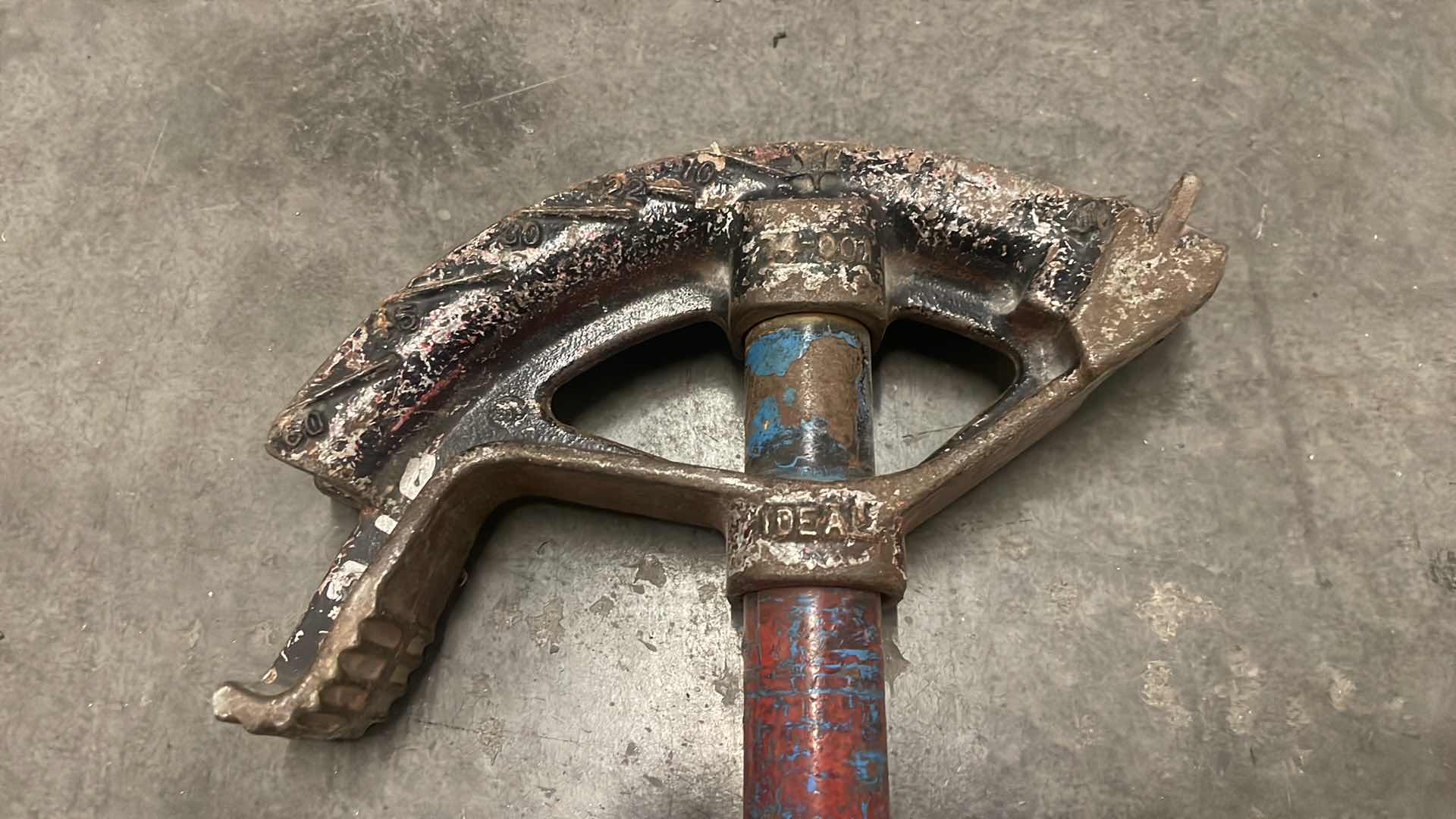 Photo 1 of DUCTILE IRON BENDER 74-001 W/HANDLE - 1/2" EMT