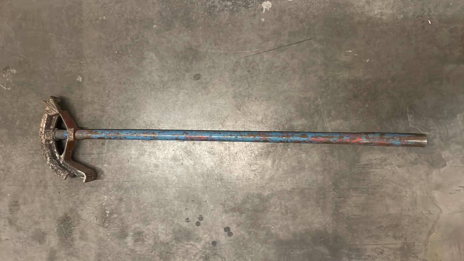 Photo 1 of DUCTILE IRON BENDER 74-002 W/HANDLE - 3/4" EMT, 1/2" RIGID & 1/2" IMC