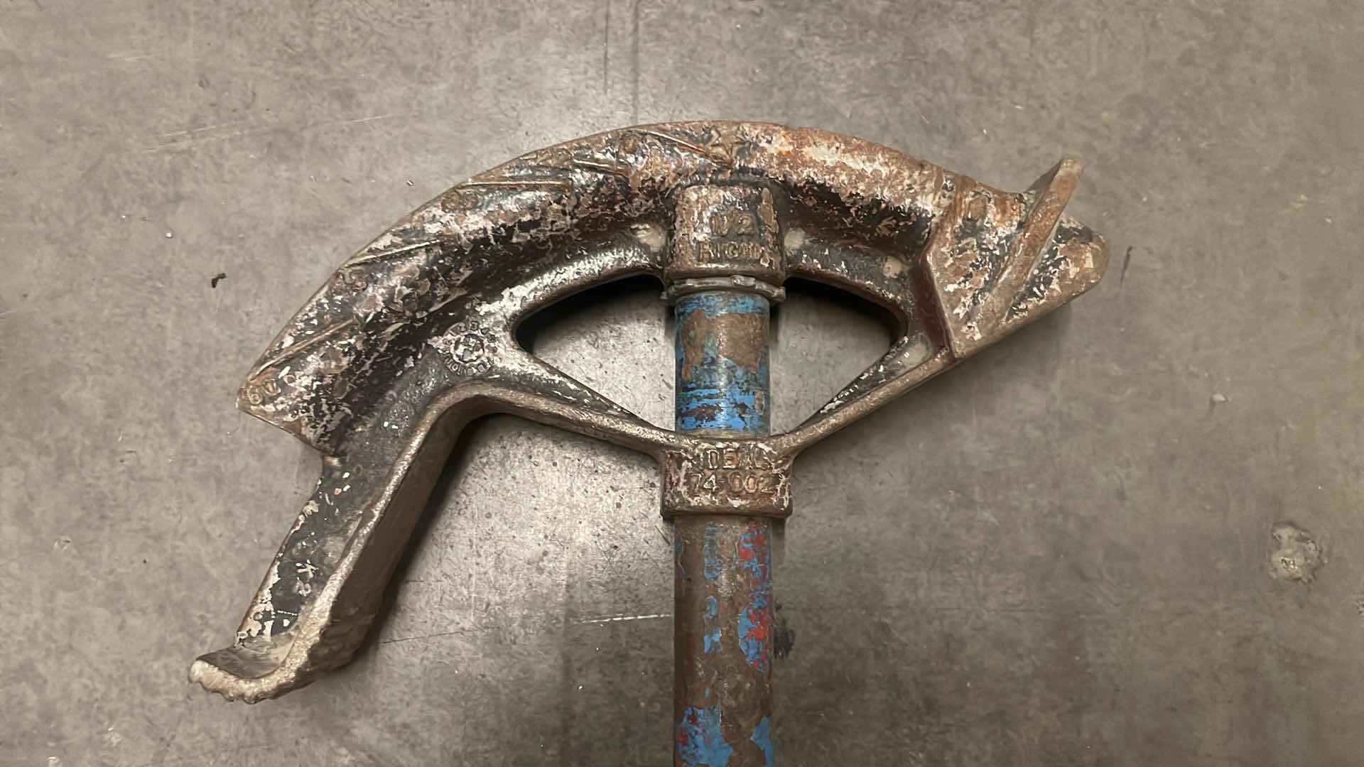 Photo 1 of DUCTILE IRON BENDER 74-002 W/HANDLE - 3/4" EMT, 1/2" RIGID & 1/2" IMC