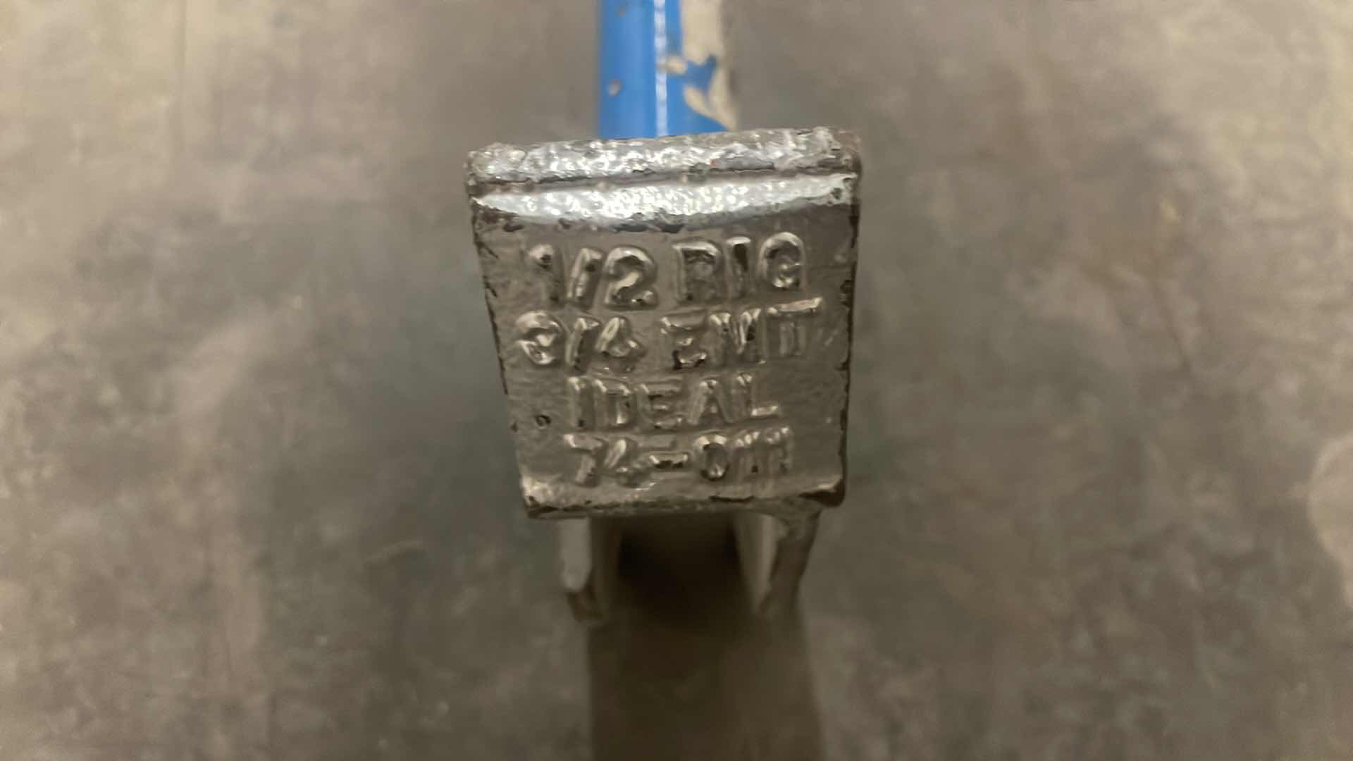 Photo 1 of IDEAL 74-019 ND 3445-2 CONDUIT BENDER HANDLE WITH IDEAL 74-011 DUCTILE IRON HICKEY FOR 3/4 INCH EMT CONDUIT