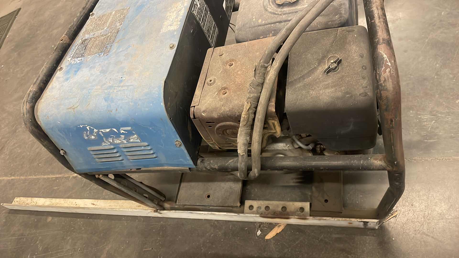 Photo 1 of MILLER BLUE-STAR 6000 WELDER/GENERATOR 867 HOURS