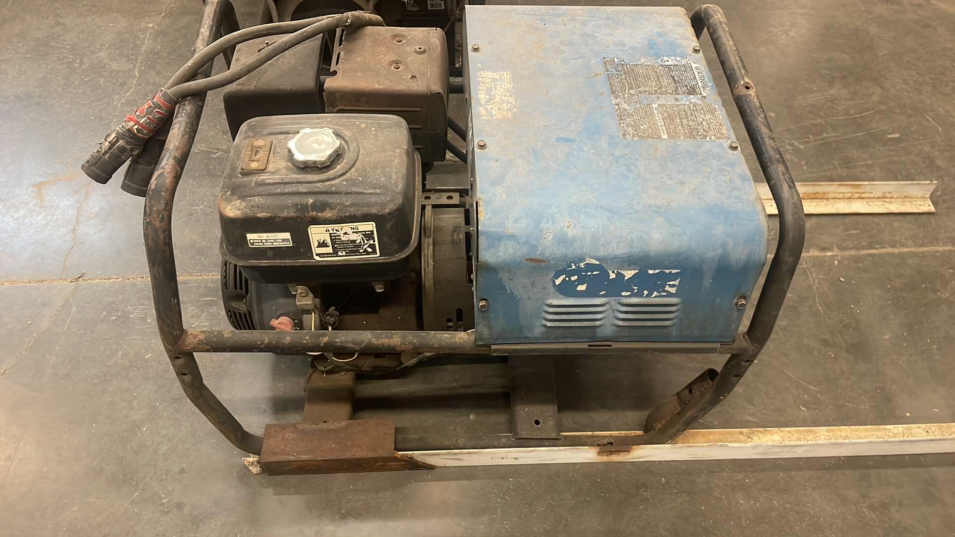 Photo 1 of MILLER BLUE-STAR 6000 WELDER/GENERATOR 867 HOURS