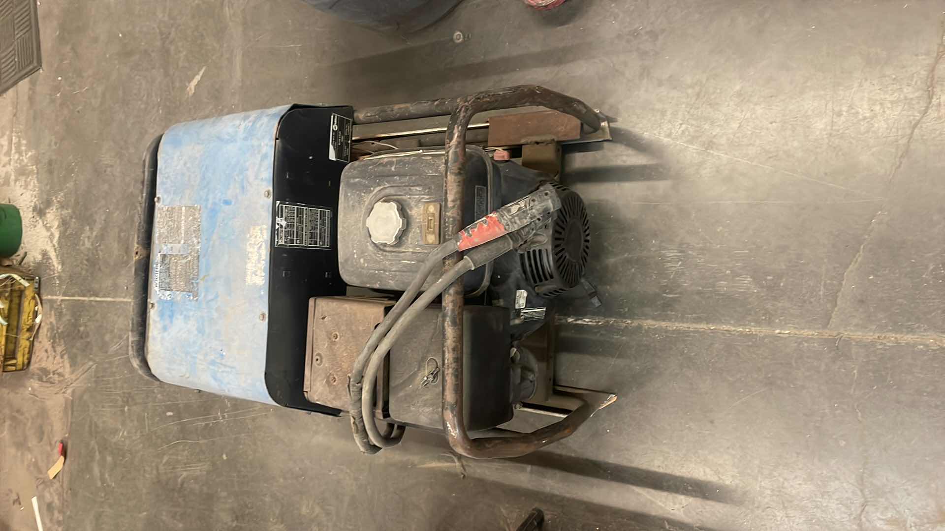 Photo 1 of MILLER BLUE-STAR 6000 WELDER/GENERATOR 867 HOURS