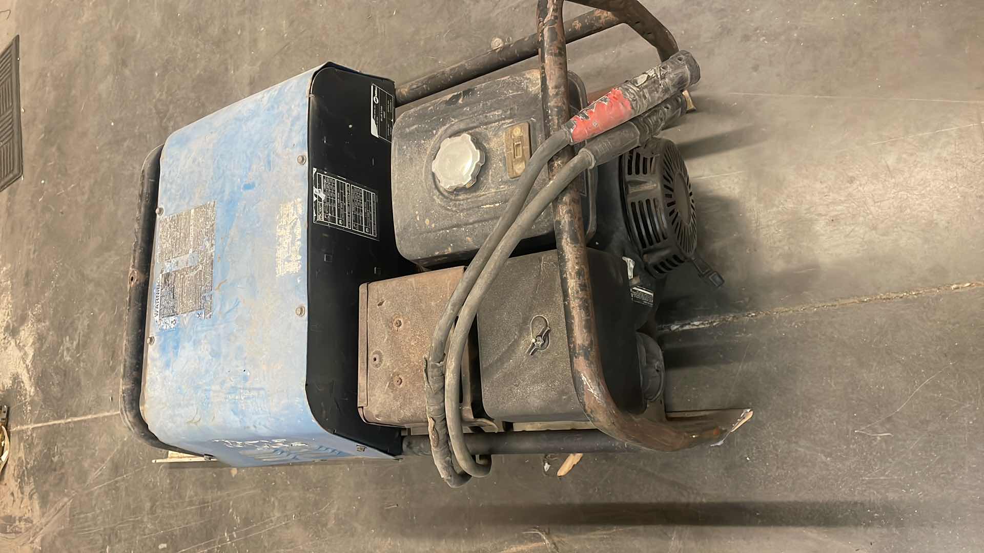 Photo 1 of MILLER BLUE-STAR 6000 WELDER/GENERATOR 867 HOURS