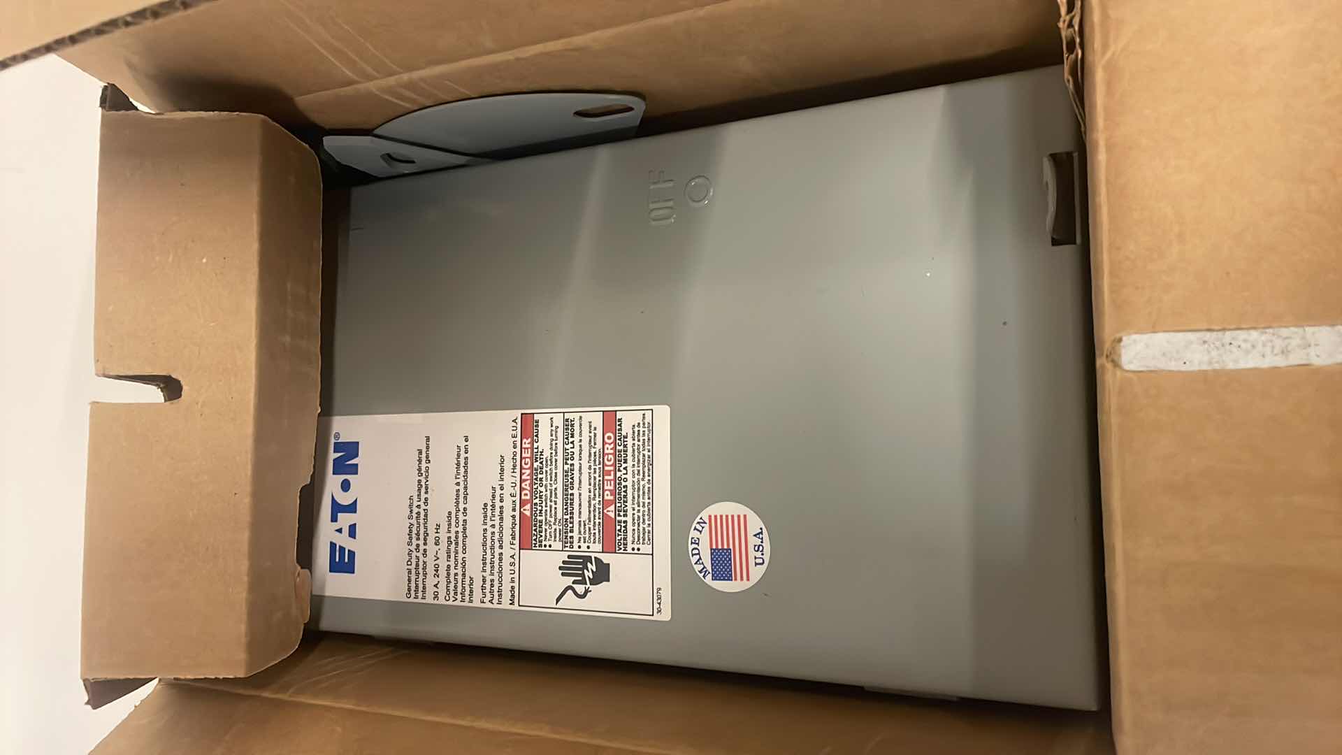 Photo 1 of EATON DG221NGB 30 AMP, 2 POLE, 240 VOLT, NEMA 1, GENERAL DUTY CARTRIDGE FUSE SAFETY SWITCH