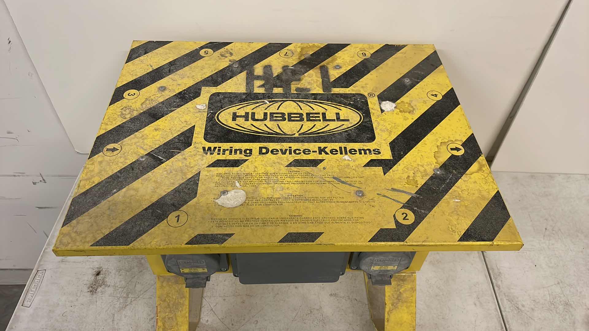 Photo 8 of HUBBELL WIRING DEVICE-KELLEMS POWER DISTRIBUTION BOX: SINGLE PHASE, 50 AMP 120/240V AC, 8 OUTLETS SPIDER BOX SBSB1A