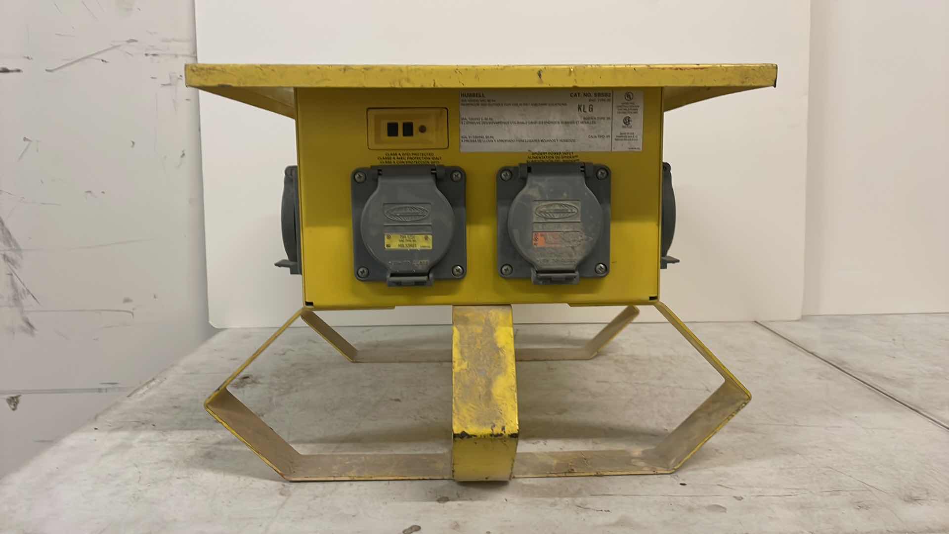 Photo 1 of HUBBELL POWER DISTRIBUTION BOX SPIDER, WIRING DEVICE SBSB2, 50 AMP, 120/240 VAC 8 OUTLETS SPIDER BOX