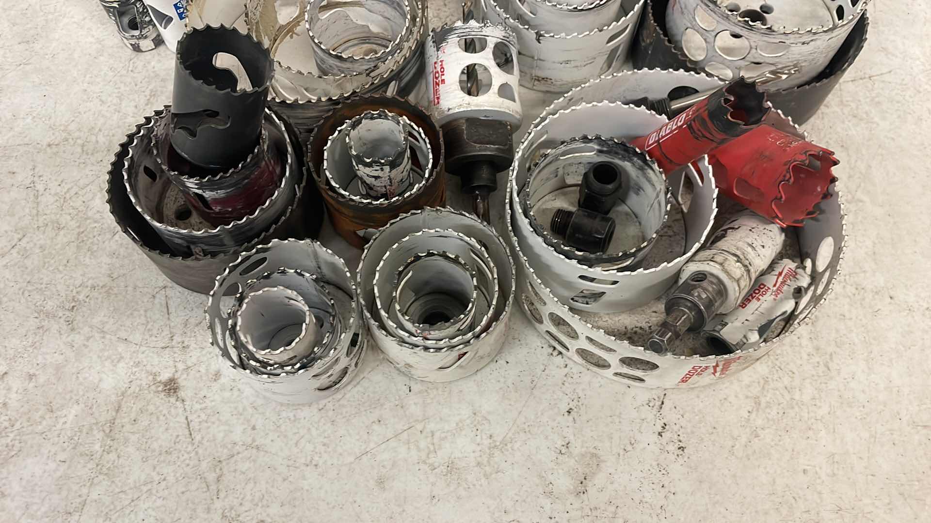 Photo 2 of MILWAUKEE AND MORSE HOLE SAW SET IN BAG