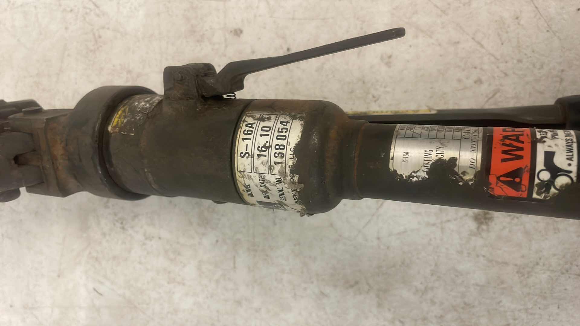 Photo 5 of HUSKIE- S-SERIES HANDHELD HYDRAULIC CUTTER (69-S-16)