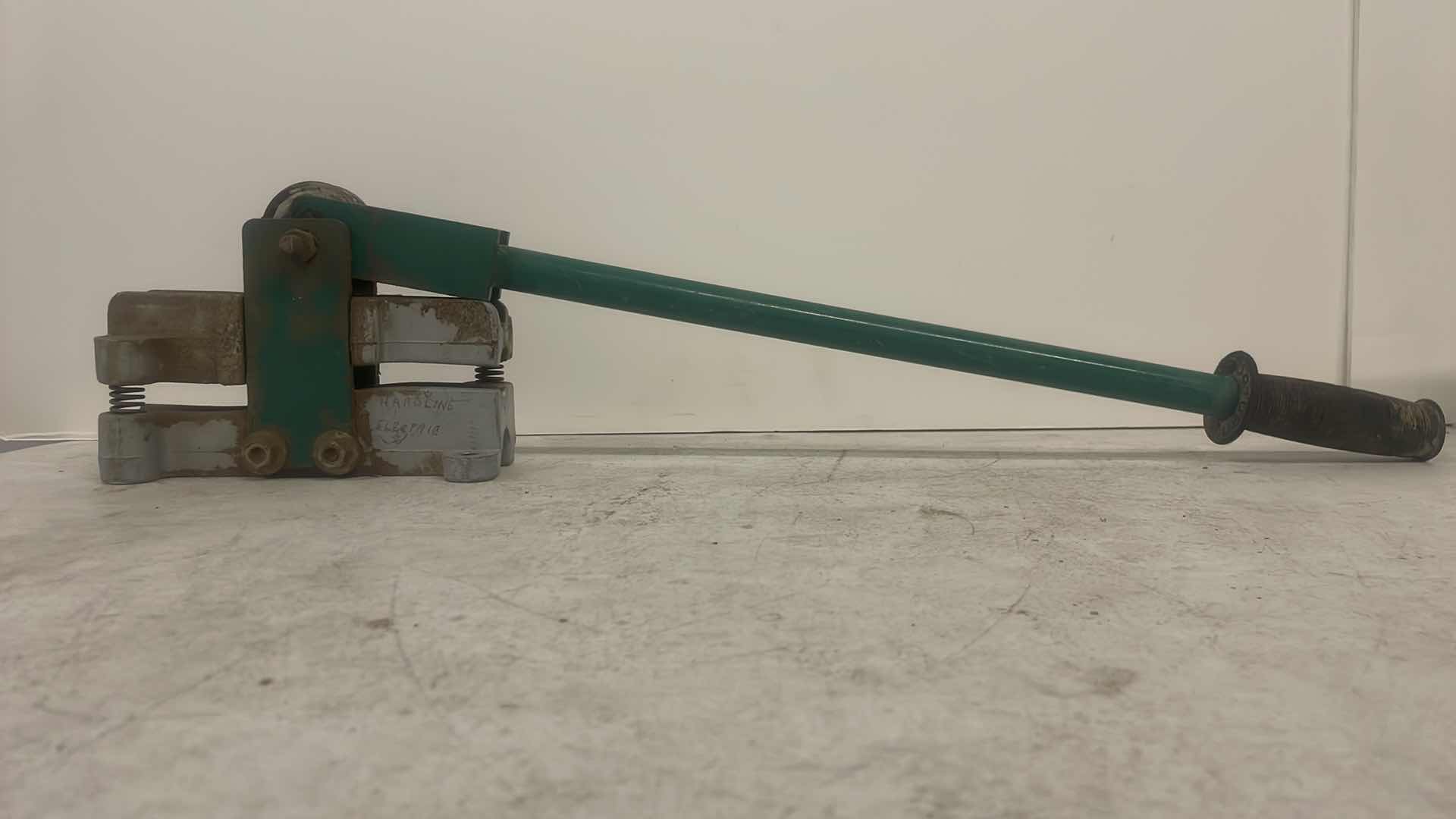 Photo 1 of GREENLEE 1810 LITTLE KICKER OFFSET HAND BENDER FOR 1/2" EMT CONDUIT, SILVER/GREEN