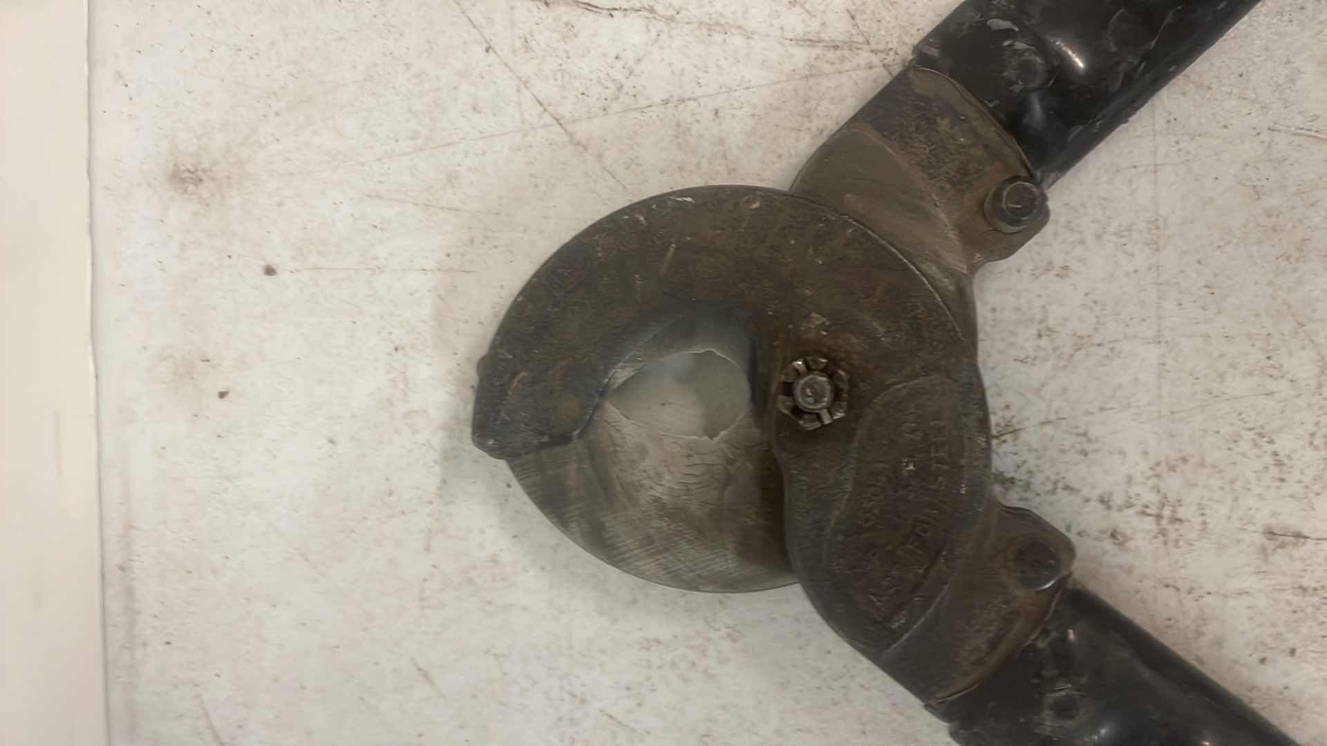 Photo 4 of KLEIN TOOLS 63041 STANDARD CABLE CUTTER, 25-INCH