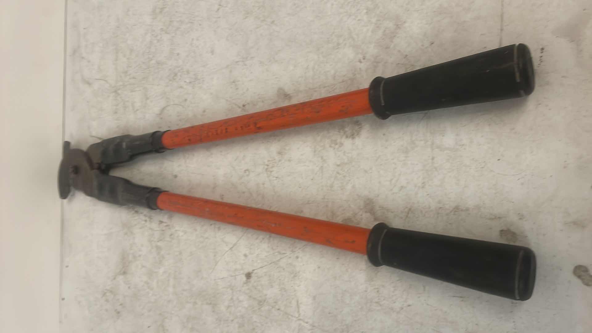 Photo 3 of KLEIN TOOLS 63041 STANDARD CABLE CUTTER, 25-INCH