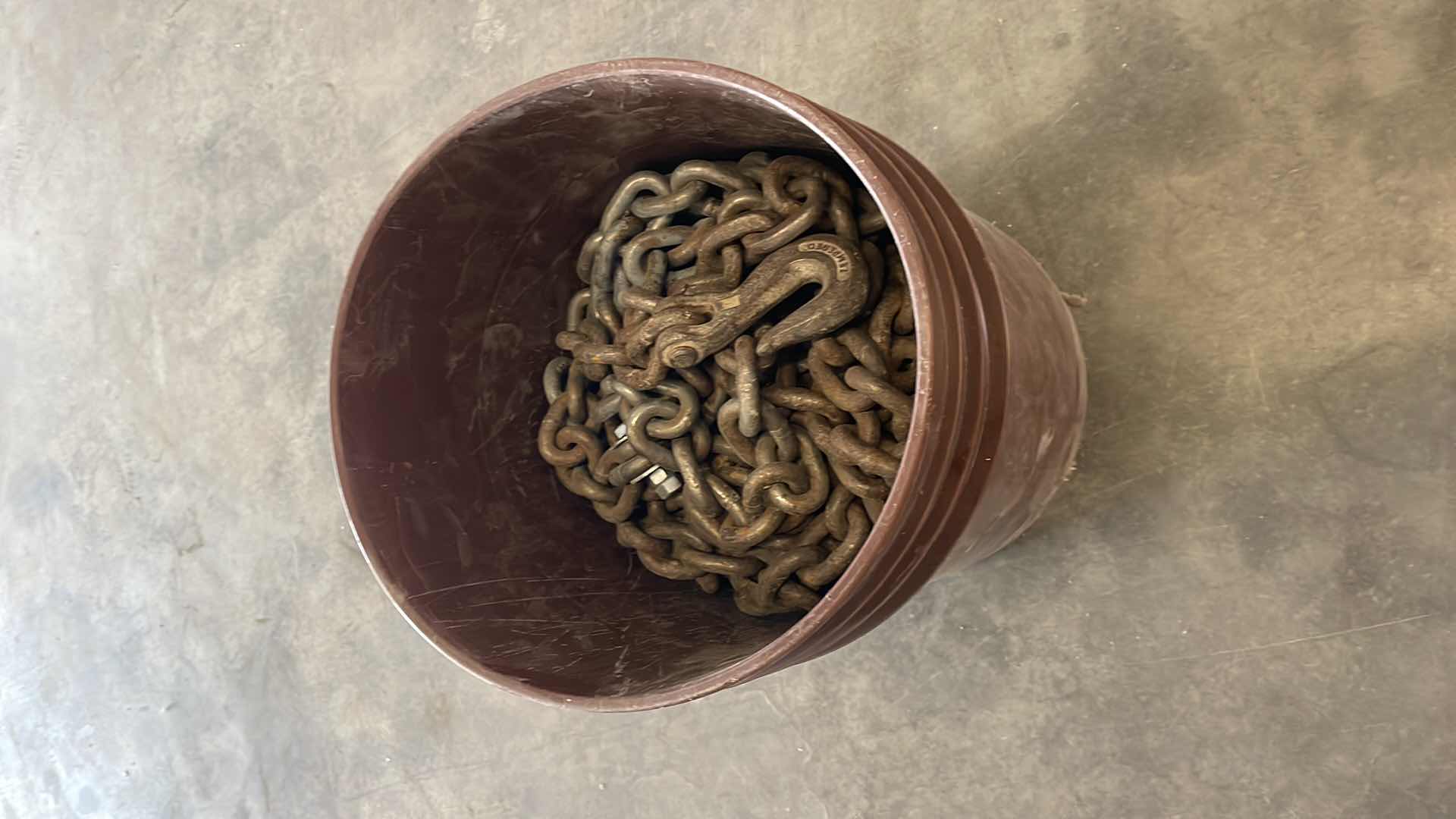 Photo 1 of BUCKET OF CHAIN UNKNOWN FOOTAGE OR LENGTH