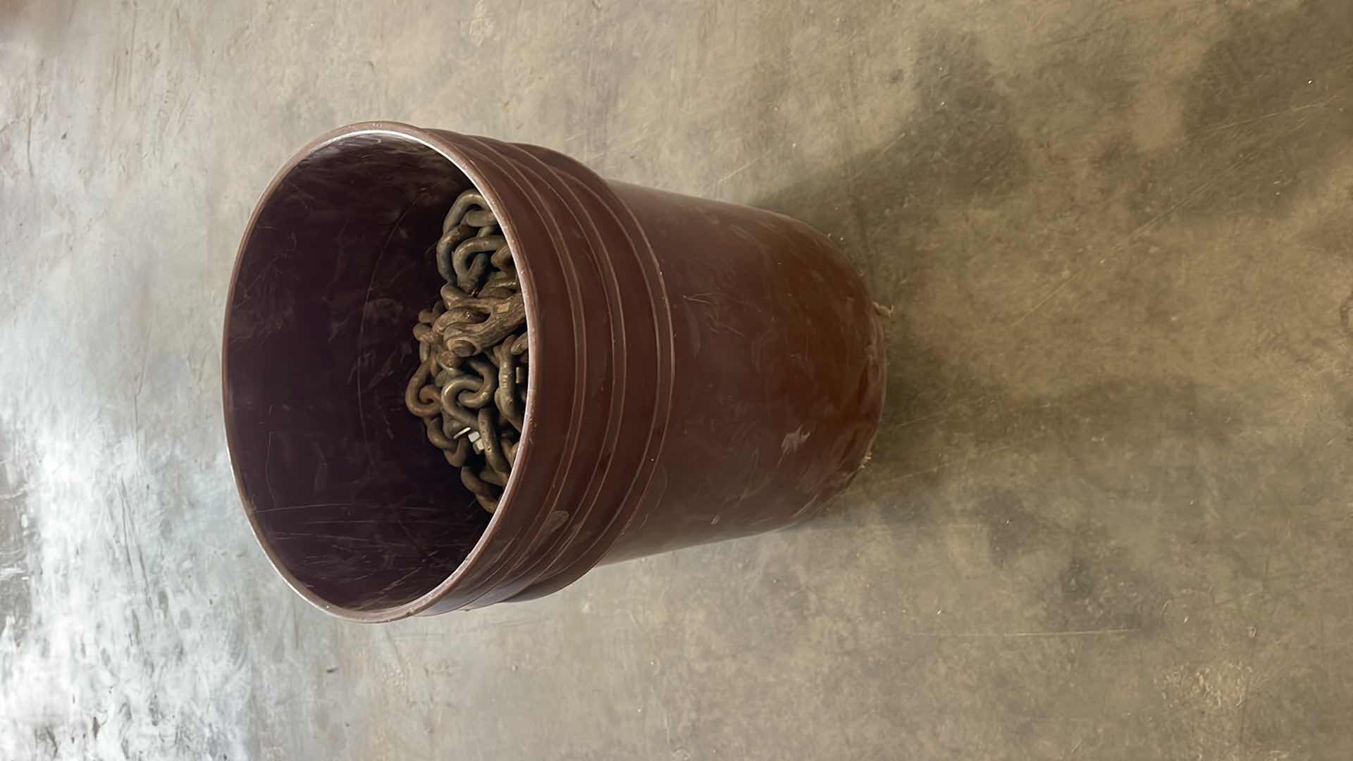 Photo 1 of BUCKET OF CHAIN UNKNOWN FOOTAGE OR LENGTH