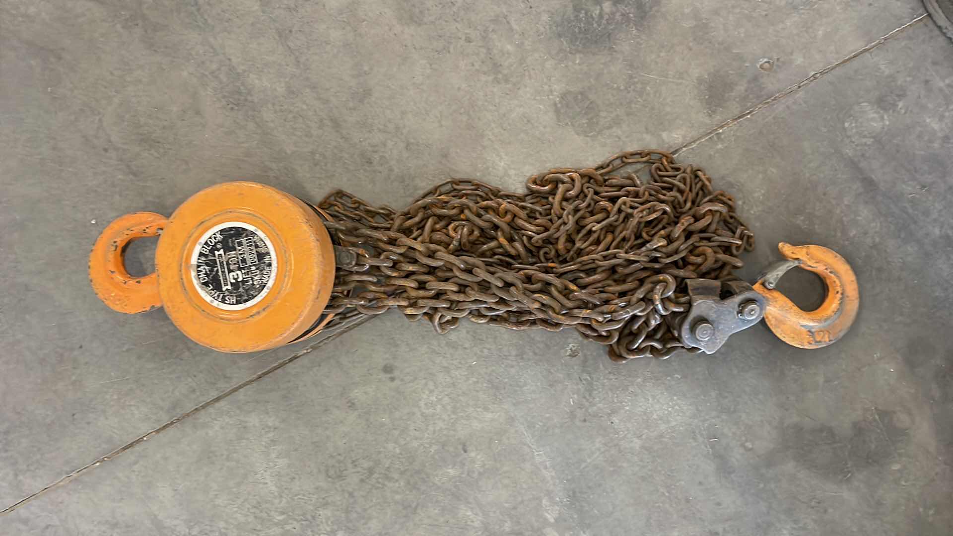 Photo 1 of CENTRAL MACHINERY 3 TON HS TYPE CHAIN BLOCK HOIST