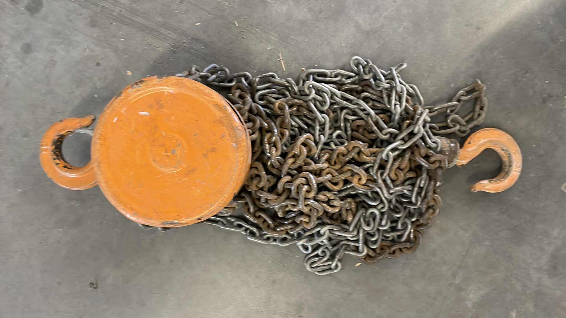 Photo 1 of 1 TON CHAIN BLOCK HOIST