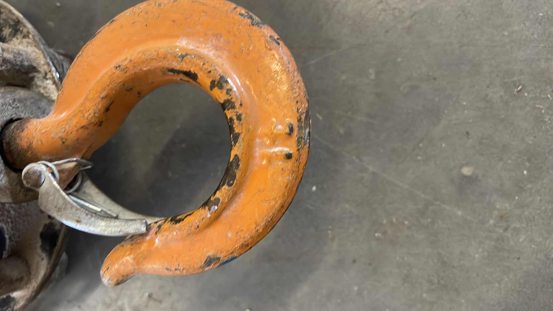 Photo 1 of 1 TON CHAIN BLOCK HOIST