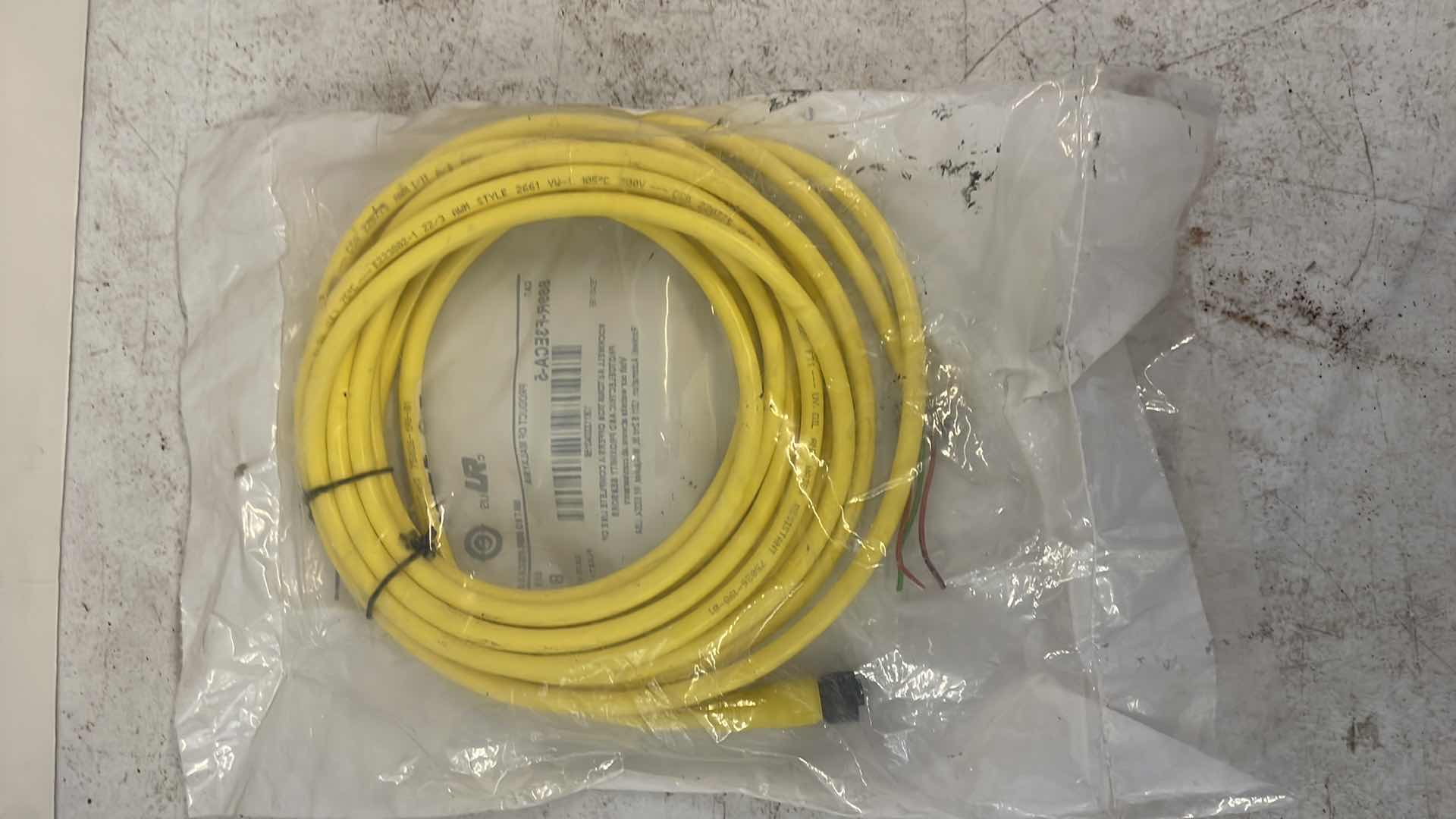 Photo 4 of ALLEN-BRADLEY 889R-F3ECA-5 AC MICRO CABLE (3)