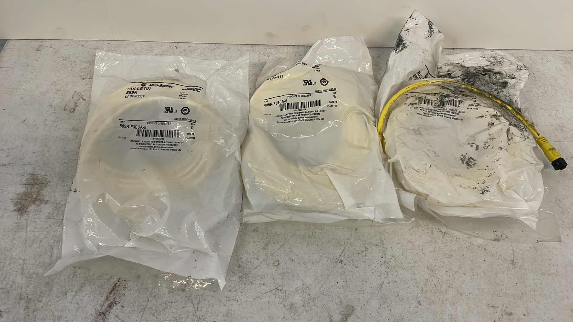 Photo 2 of ALLEN-BRADLEY 889R-F3ECA-5 AC MICRO CABLE (3)