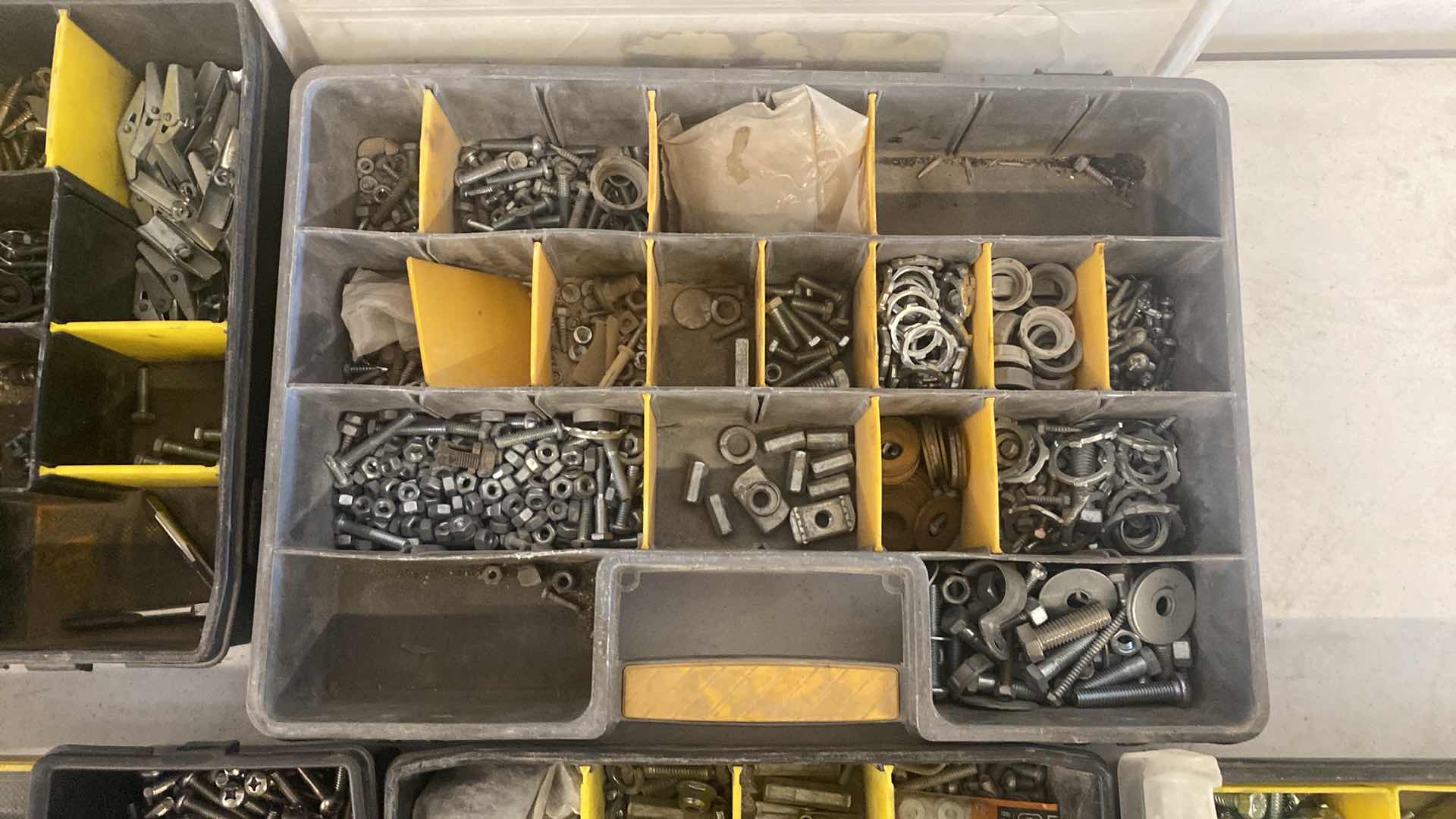 Photo 7 of GENERAL HARDWARE 
9 CASES