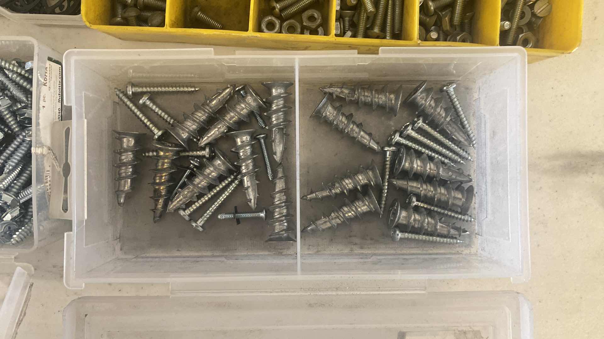 Photo 13 of GENERAL HARDWARE 
13 CASES