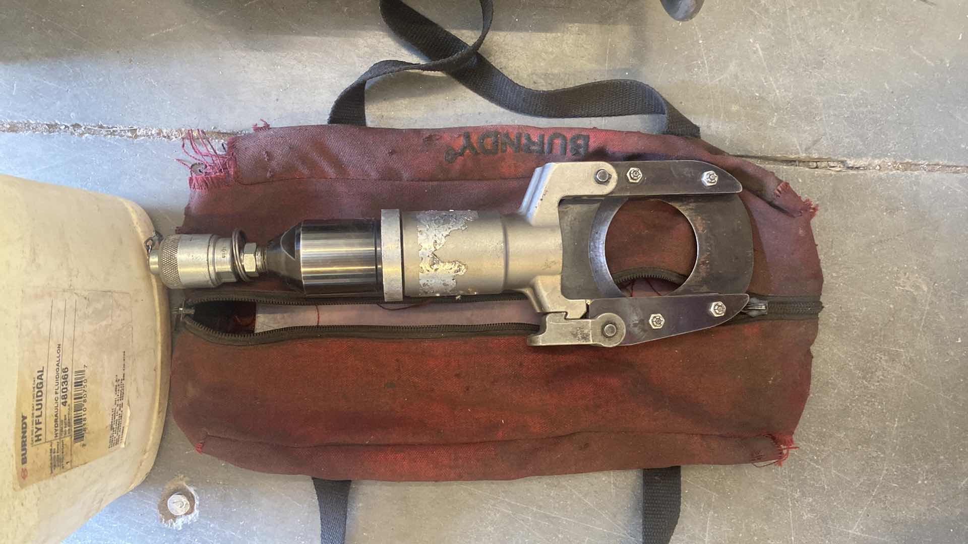 Photo 7 of BURNDY EPP-SERIES ELECTRIC HYDRAULIC PUMP WITH PRESSES AND CUTTING TOOL 10,000 PSI