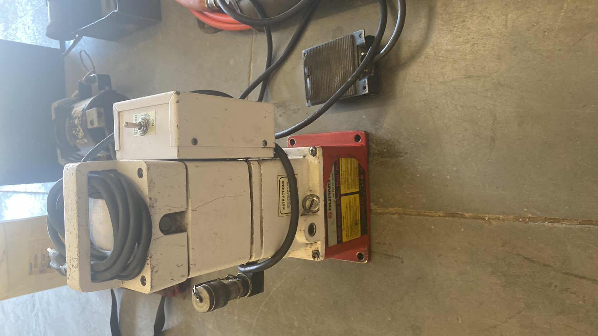 Photo 1 of BURNDY EPP-SERIES ELECTRIC HYDRAULIC PUMP WITH PRESSES AND CUTTING TOOL 10,000 PSI