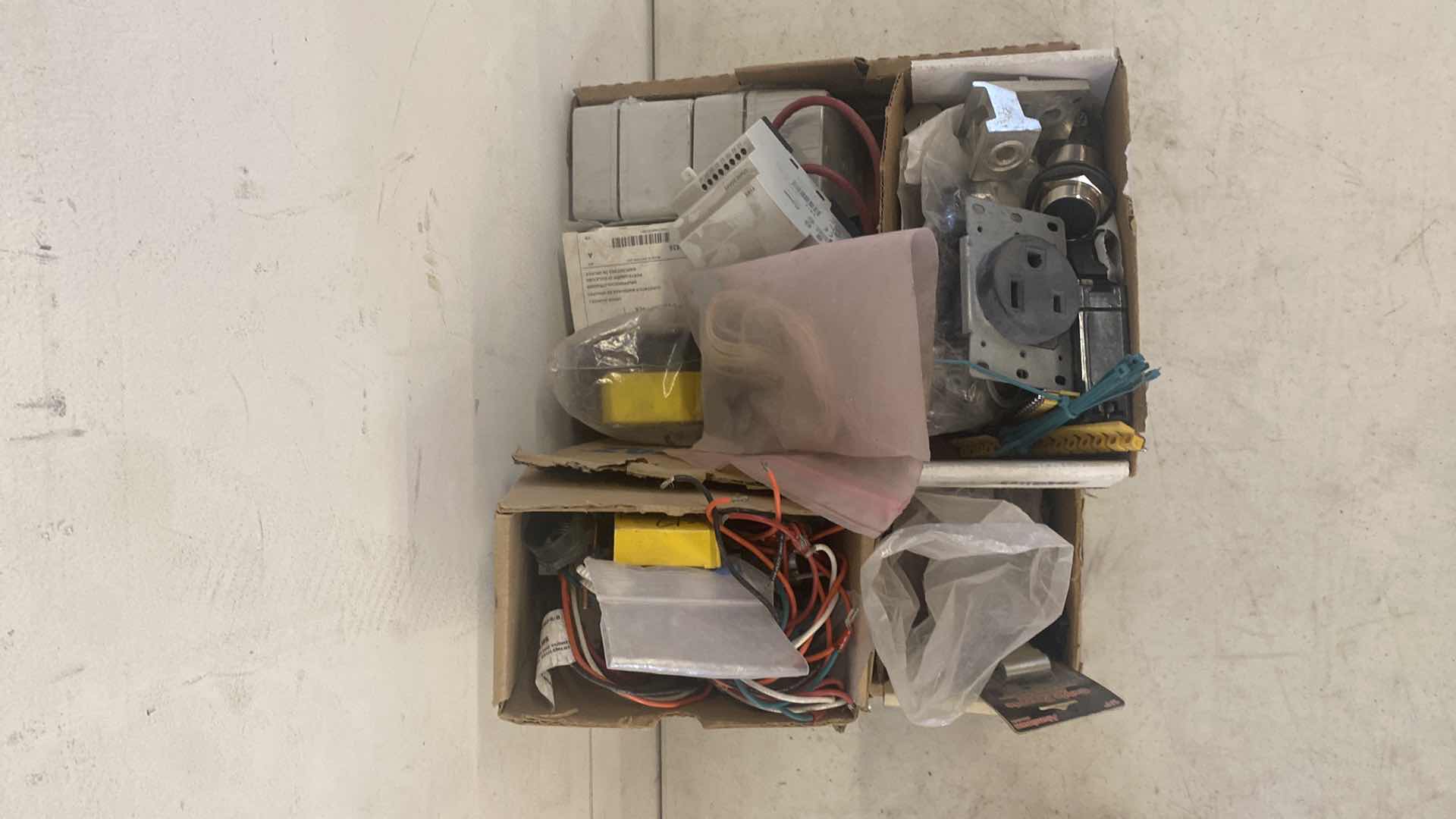 Photo 1 of ALLEN BRADLEY AND ASSORTMENT OF ITEMS