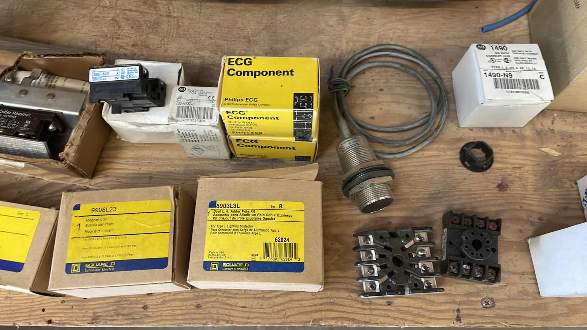 Photo 9 of CONTENTS OF SHELF MISC ELECRTICAL COMPONENTS BINS RELAYS