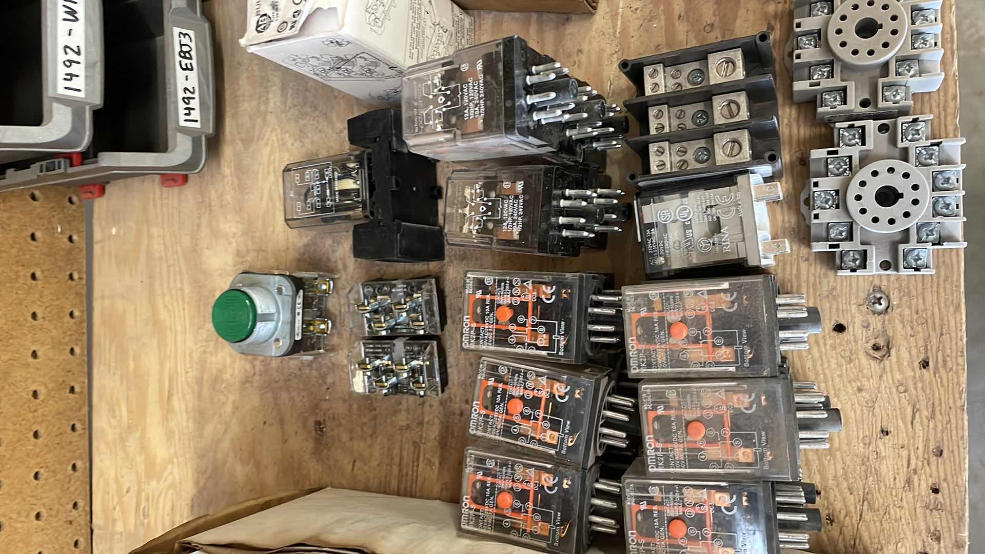 Photo 11 of CONTENTS OF SHELF MISC ELECRTICAL COMPONENTS BINS RELAYS