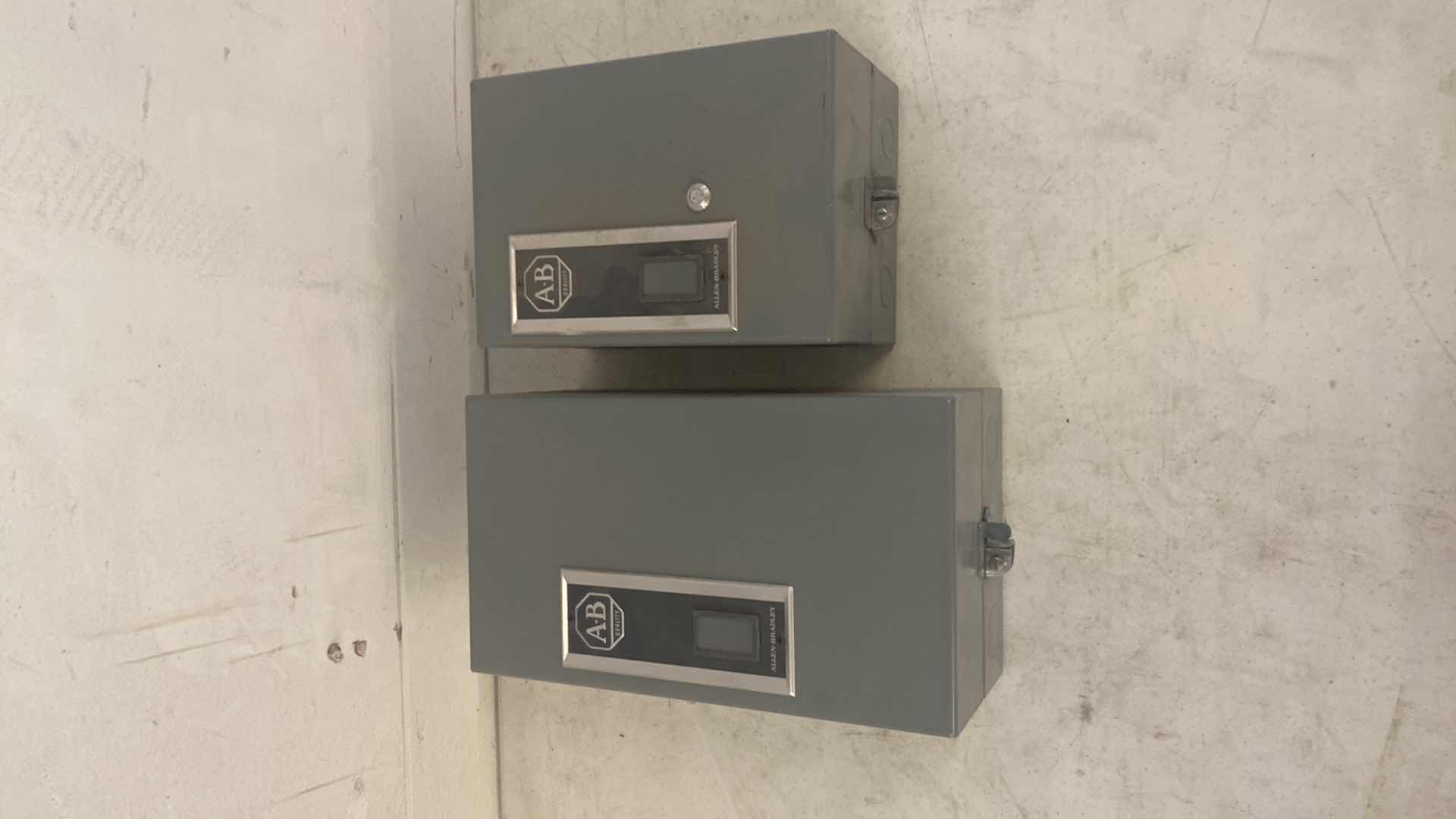 Photo 1 of ALLEN BRADLEY 500L-BAD93 AC STARTER MOTOR
(2)