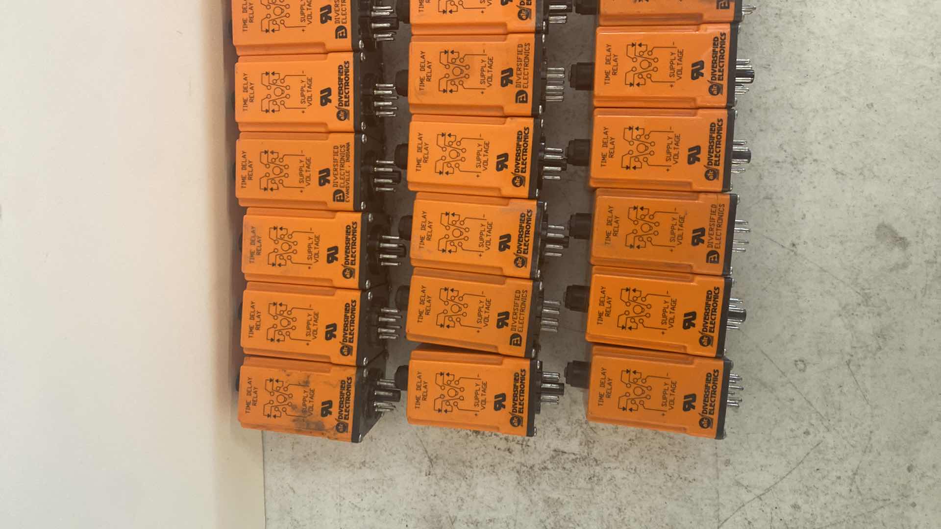 Photo 4 of ATC DIVERSIFIED ELECTRONICS TUD-120-AKA-24H TIME DELAY RELAY 
(24)