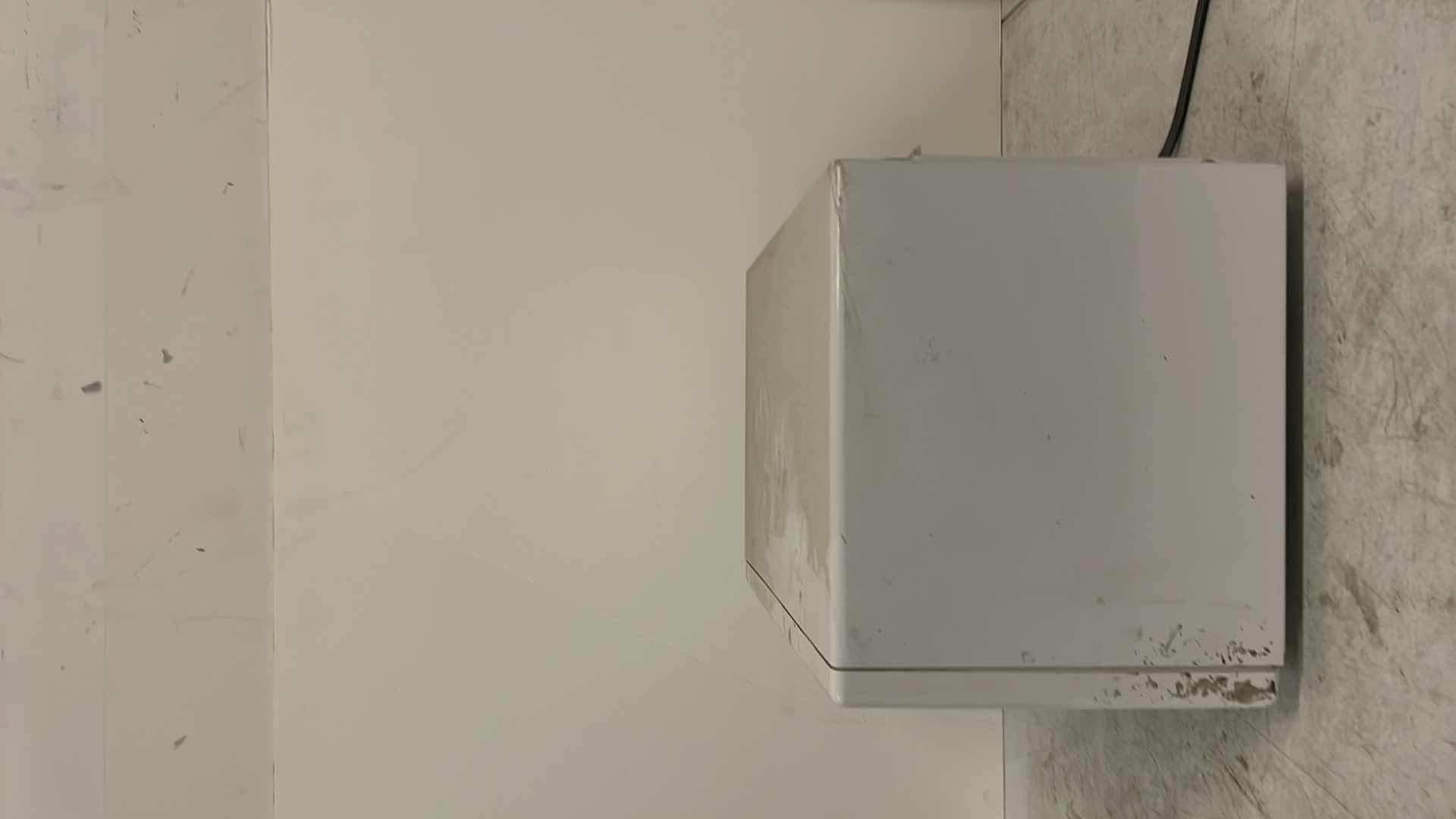 Photo 1 of EWAVE MICROWAVE OVEN EW6F6W