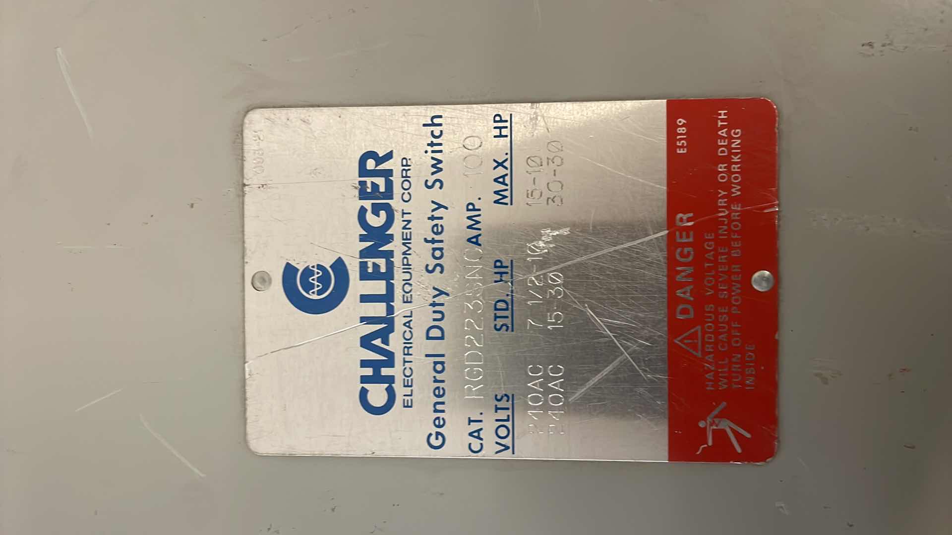 Photo 2 of CHALLENGER RGD223SNC SAFETY SWITCH 3PH 100A 240V 30HP TYPE 3R RAINPROOF