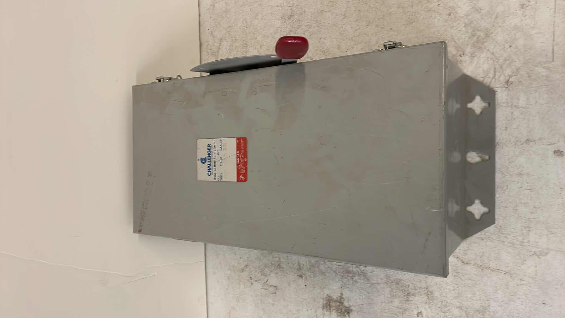 Photo 1 of CHALLENGER RGD223SNC SAFETY SWITCH 3PH 100A 240V 30HP TYPE 3R RAINPROOF