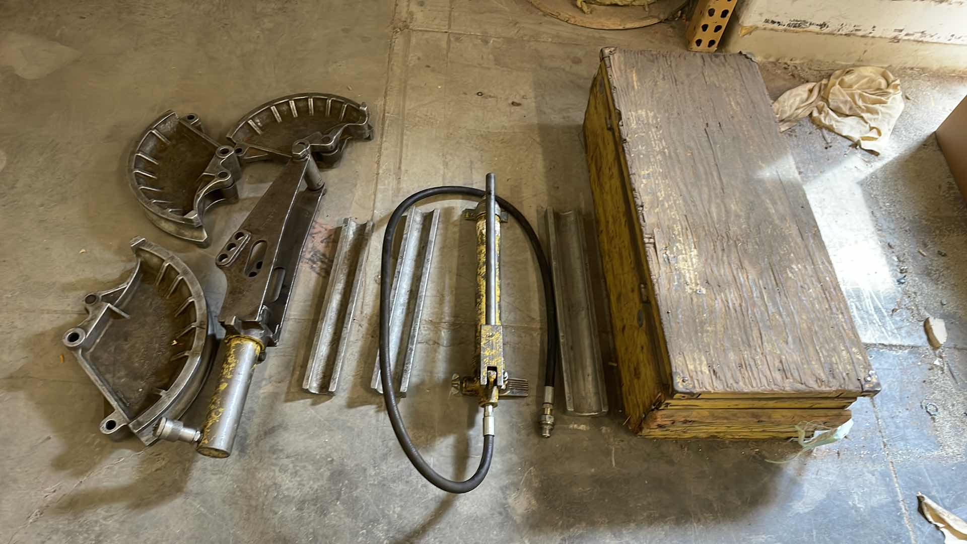 Photo 1 of ENERPAC HYDRAULIC HAND PUMP WITH BENDING EQUIPMENT IN WOOD CASE