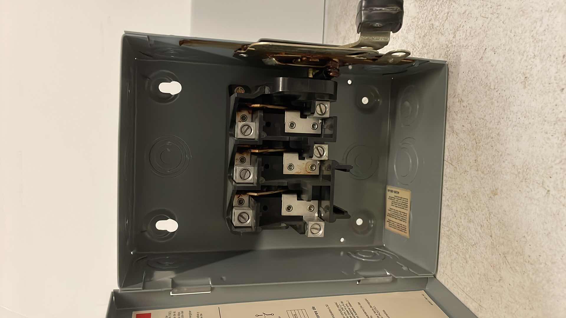 Photo 3 of 8903SPG1 LIGHTING CONTACTOR SQUARE D 120V COIL IN ENCLOSURE IN SQUARE D TYPE ENCLOSURE & SQUARE D 60 A GENERAL DUTY SAFETY SWITCH