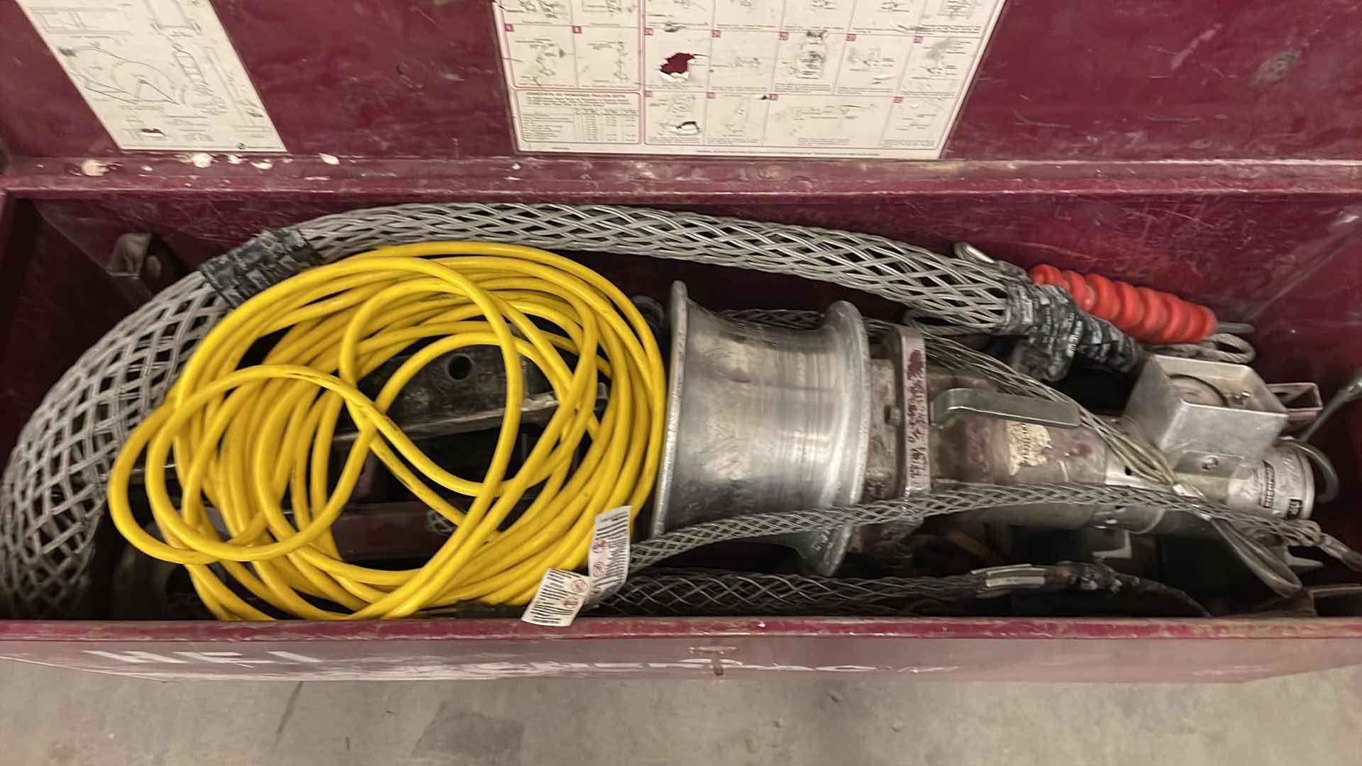 Photo 9 of ENERPAC CAPSTAN CP-501 WITH BOX AND FRAME UNKNOWN IF SET IS COMPLETE. CAPSTAN WORKS