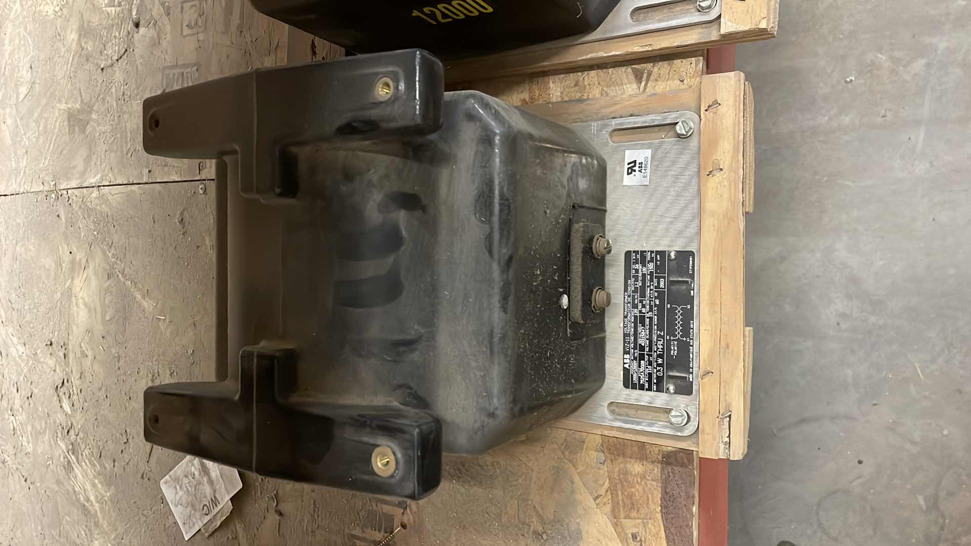 Photo 1 of ABB VIZ-11 VOLTAGE TRANSFORMER 7525A67G08 PRI:12000/12000YV SEC:120V RATIO 100:1