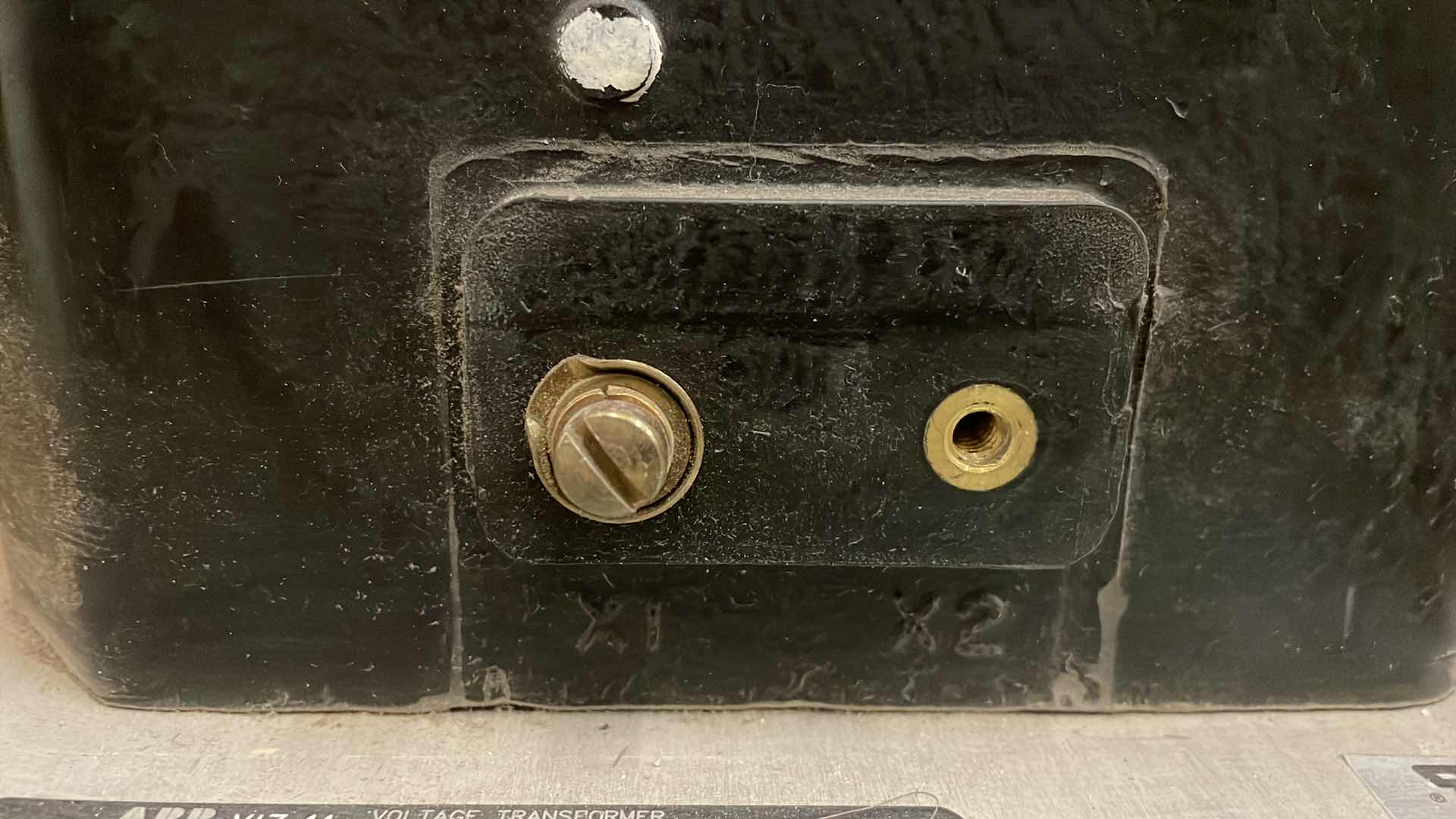 Photo 1 of ABB VIZ-11 VOLTAGE TRANSFORMER 7525A67G08 PRI:12000/12000YV SEC:120V RATIO 100:1