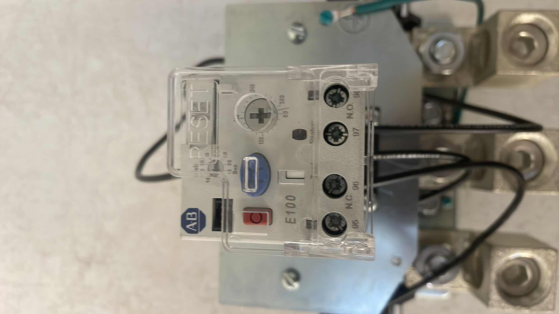 Photo 1 of ALLEN BRADLEY 193-1EFKZ E100 OVER LOAD RELAY