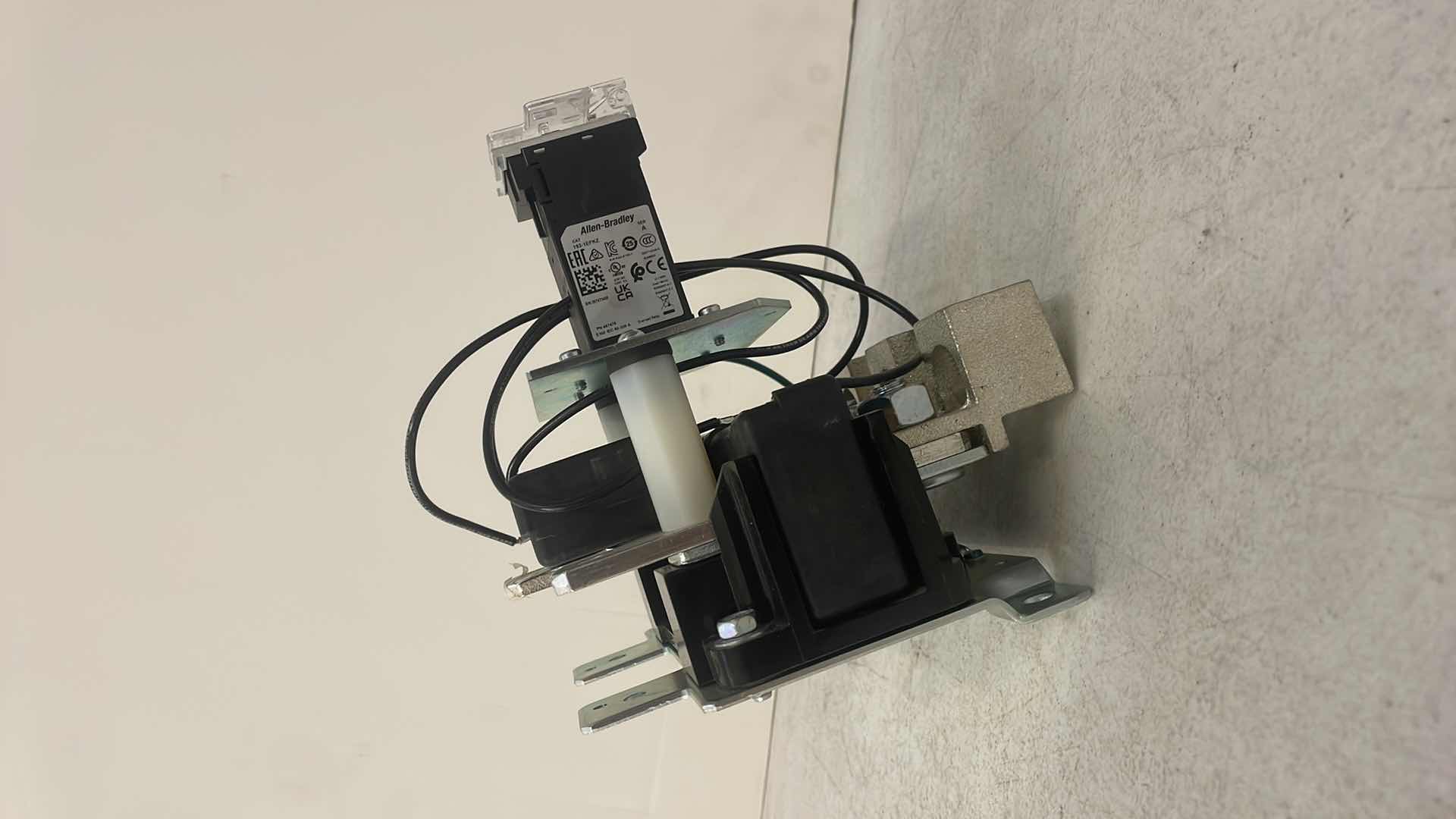 Photo 6 of ALLEN BRADLEY 193-1EFKZ E100 OVER LOAD RELAY