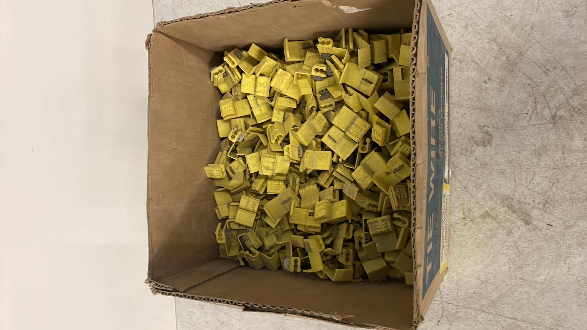 Photo 1 of 3M YELLOW QUICK SPLICE TAP WIRE TERMINAL CONNECTOR 12-10 GAUGE