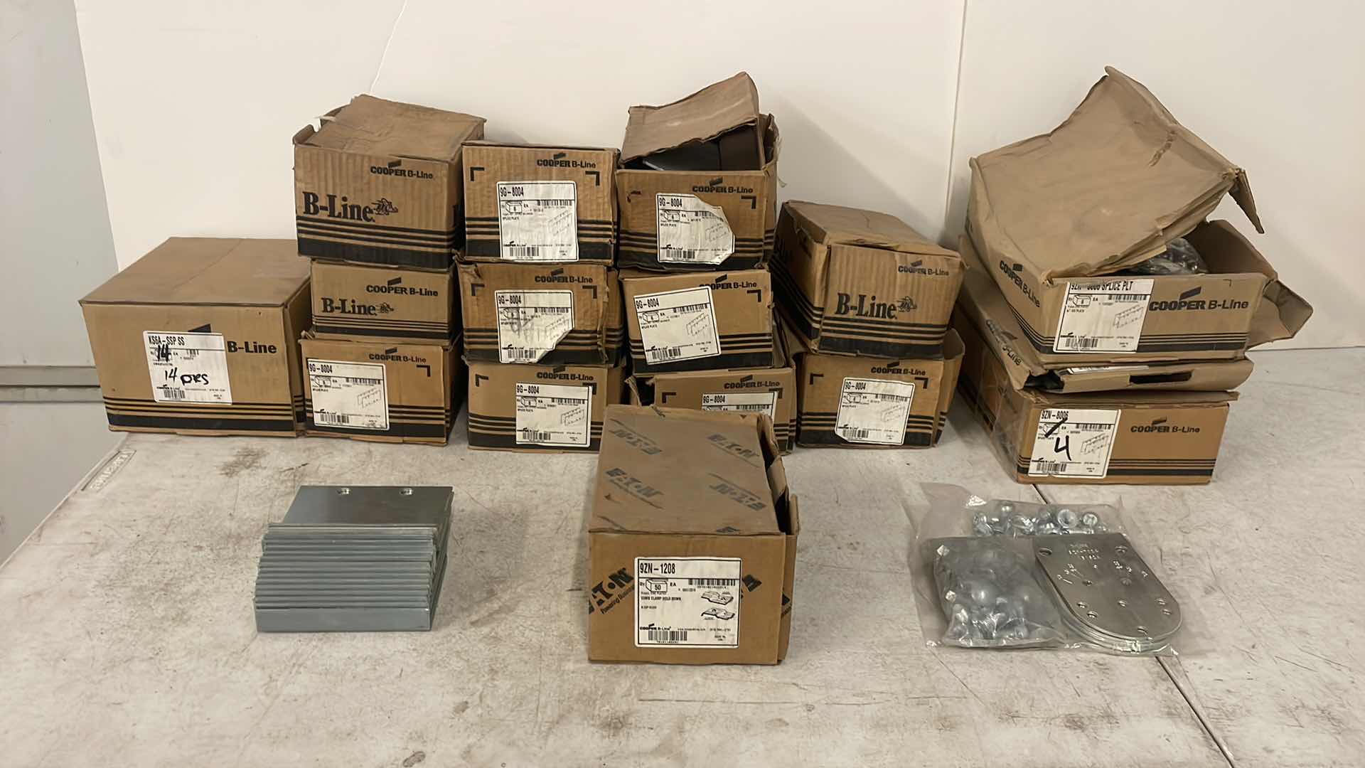 Photo 1 of B-LINE SPLICE PLATES 9G-8004 9ZN-8006 9ZN-4004 9ZN-7024