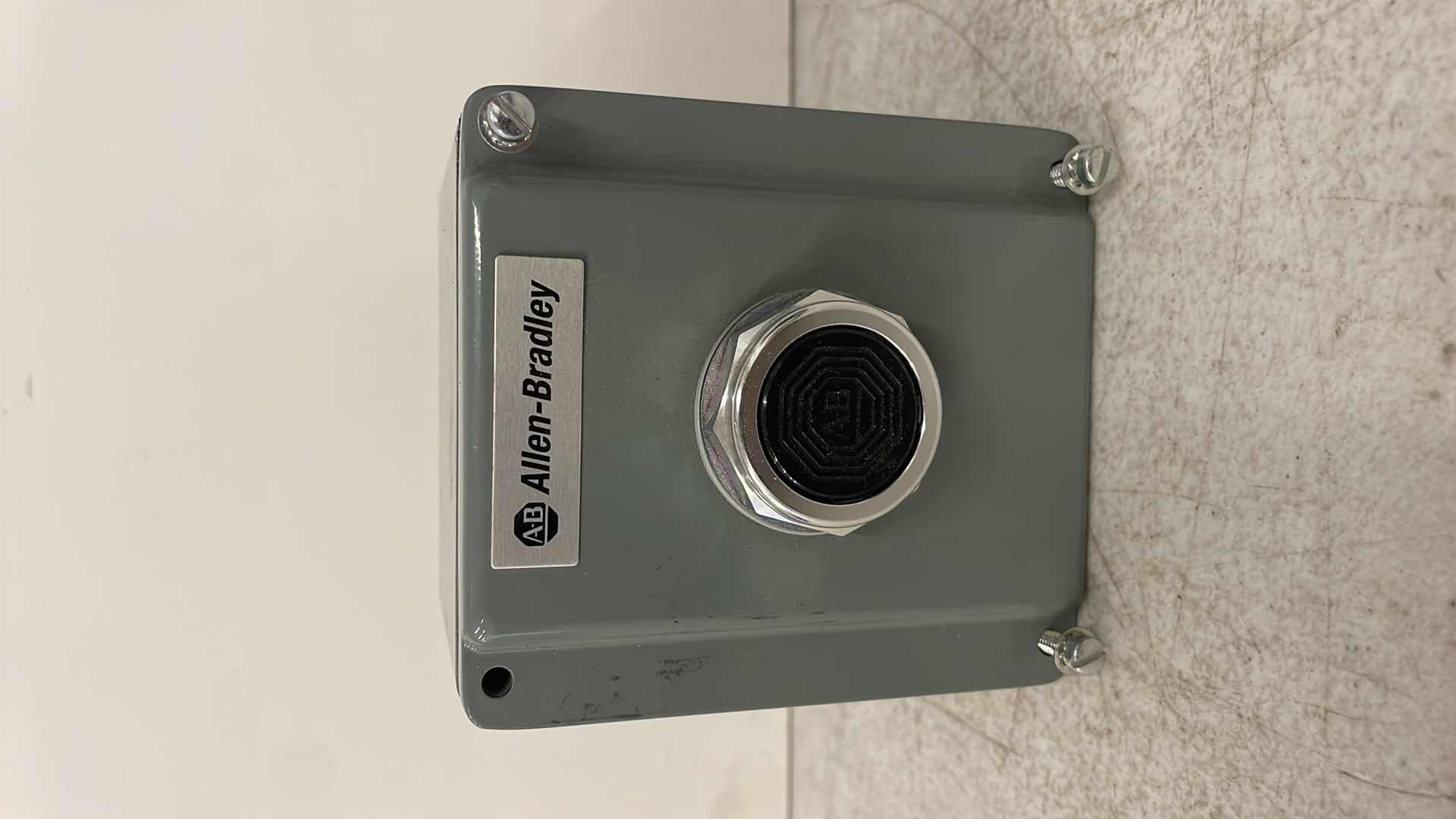 Photo 1 of ALLEN-BRADLEY 800T-1TX