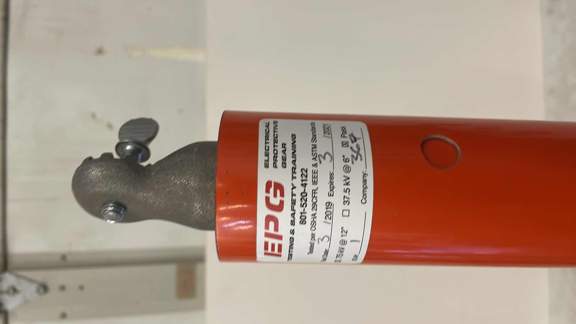 Photo 1 of CHANCE C4031021 HEAVY DUTY TELESCOPING DISCONNECT STICK WITH BAG