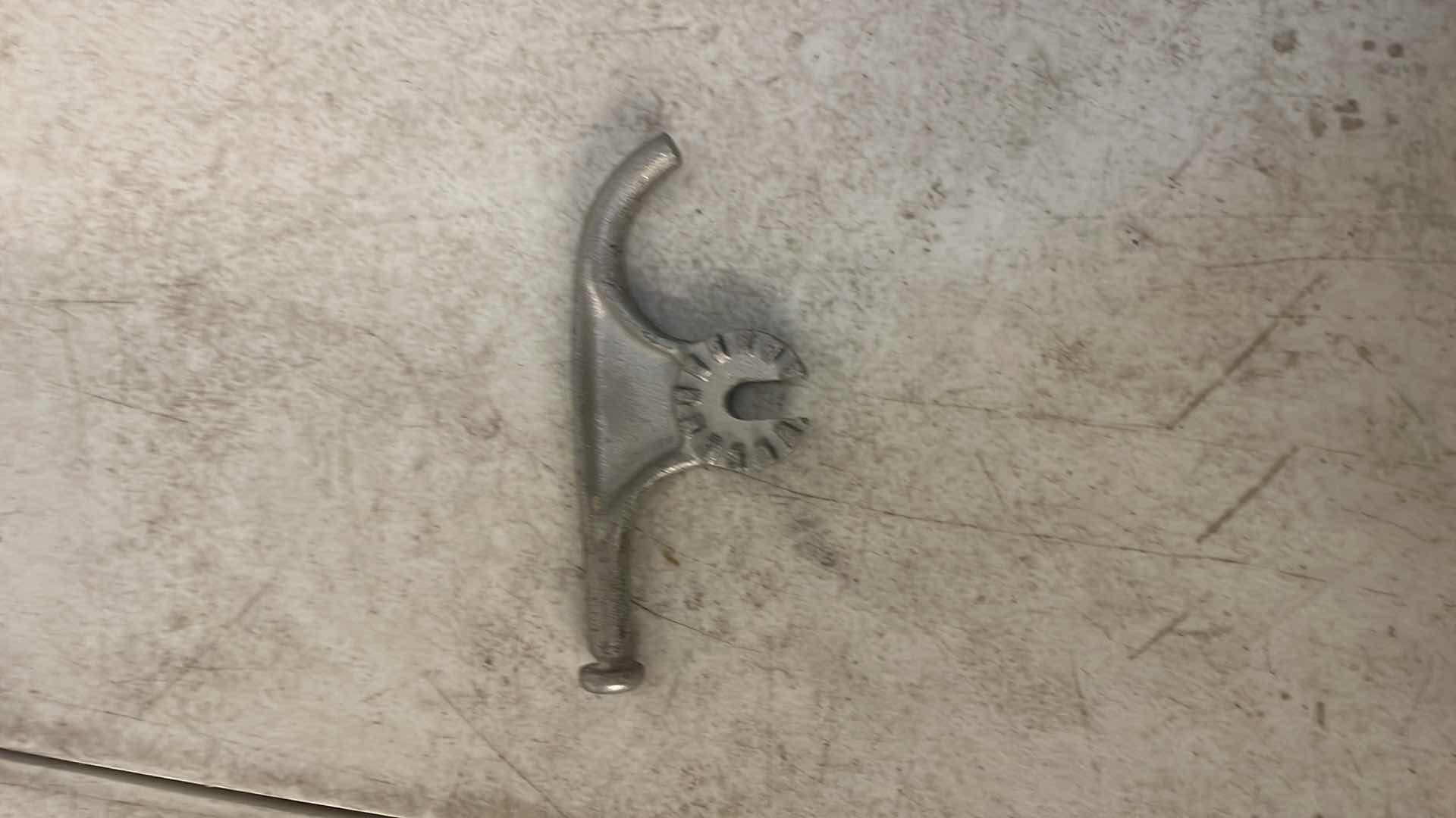 Photo 1 of CHANCE C4031021 HEAVY DUTY TELESCOPING DISCONNECT STICK WITH BAG