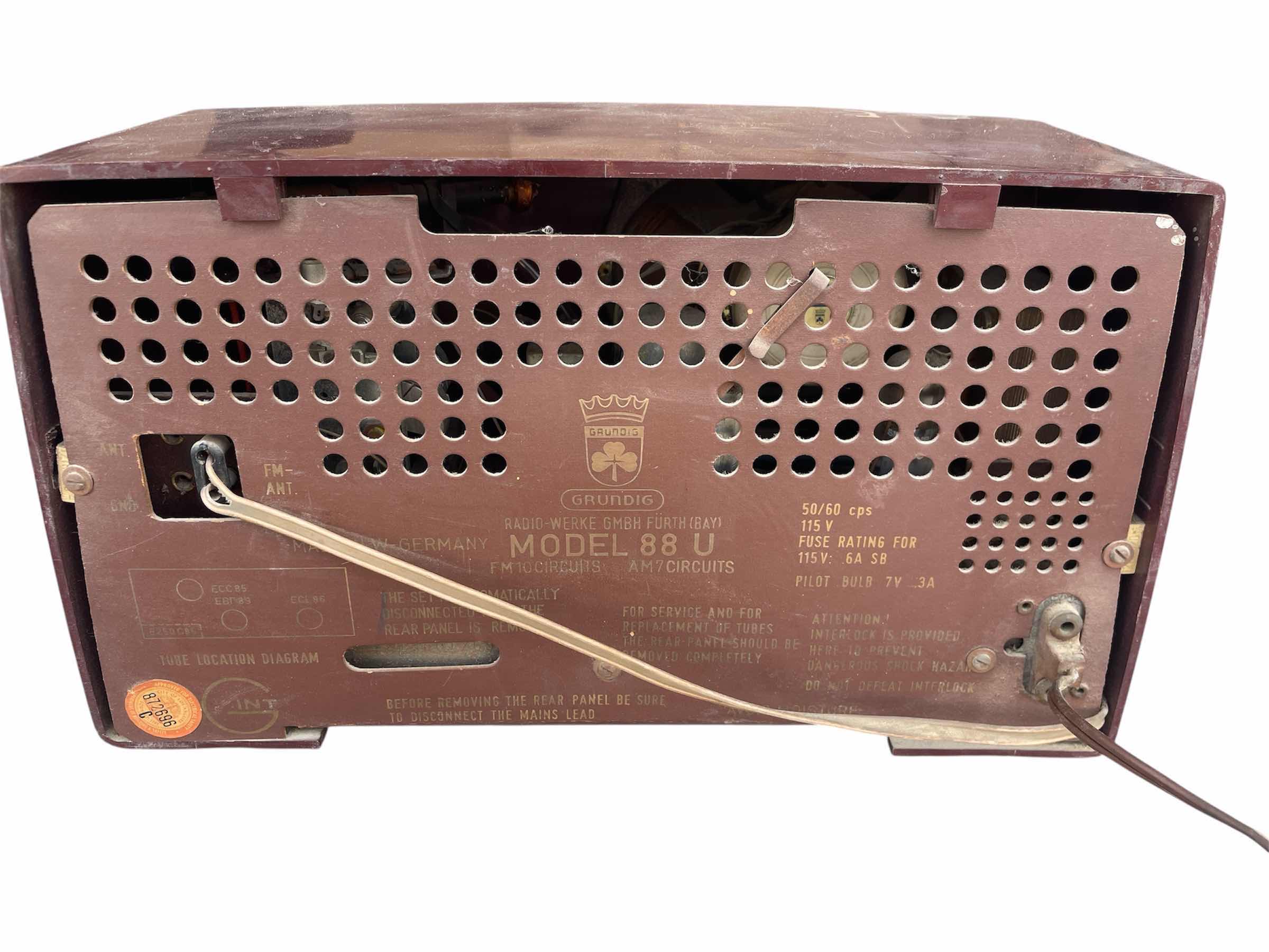 Photo 1 of GRUNDIG VINTAGE AM/FM RADIO MODEL 88 U